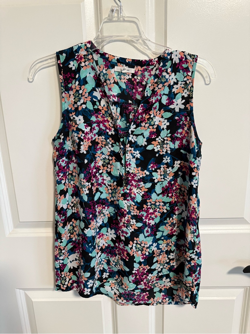 Maurices Black Floral Sleeveless V-Neck Tank - Teal Pink White